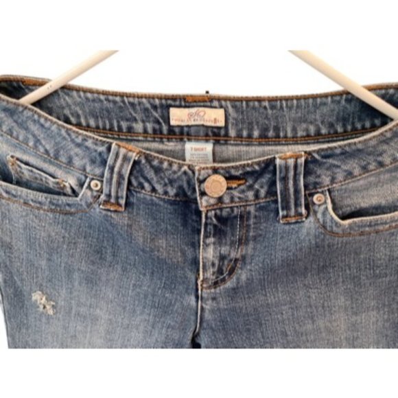 SO Wear it declare it Womens girts distressed jeans SIZE 7 short - Picture 3 of 7